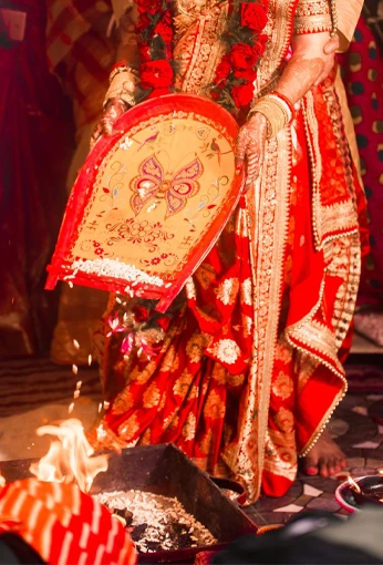 Bengali Bridal Samagri Kit with Shakha Pola Nowa Mukut and Sindoor