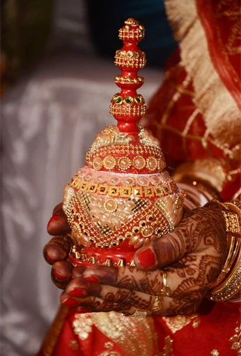 Bihari Wedding Samagri with Maur Patwaasir and Kaasha Pital Items